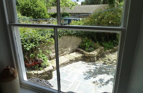 Chysauster House | Spacious, Comfortable Townhouse. Full Of Books and Artworks with Stunning Views