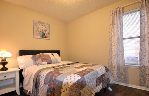 Fort Worth Apartment | Spacious Condo, 2 Bed 1 Bath in a 4-Plex with Assigned Parking and W/D