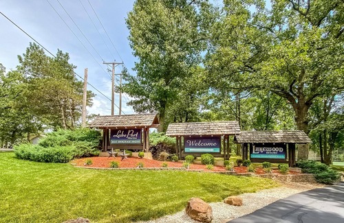 Osage Beach Resort | Spacious Condo 308 w/ Full-Sized Kitchen, Grill, & Deck Overlooking the Lake