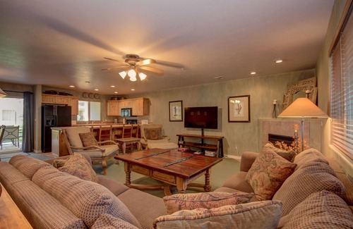 St. George Condo | Spacious Condo in Las Palmas Resort