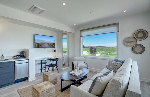 Corpus Christi Condo | Spacious Condo- Private Walkable Beach Access, On-site Pool