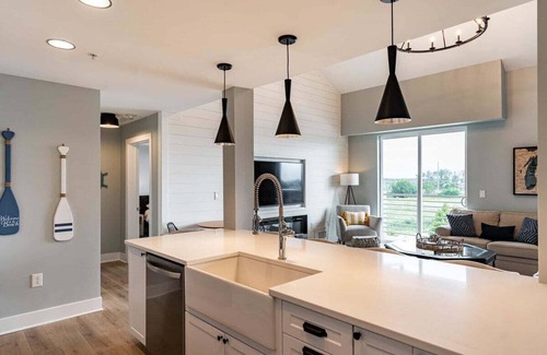 Grand Haven Condo | Spacious Condo Perfect for Fun Family Getaways