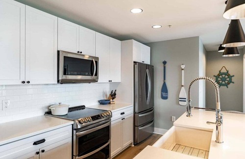 Grand Haven Condo | Spacious Condo Perfect for Fun Family Getaways