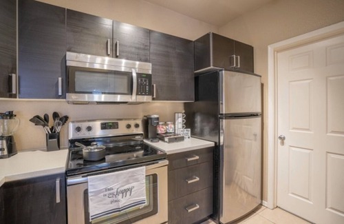 Camelback East Apartment | Spacious Condo: Pool, Gym, Balcony, Free Parking - Near Airport