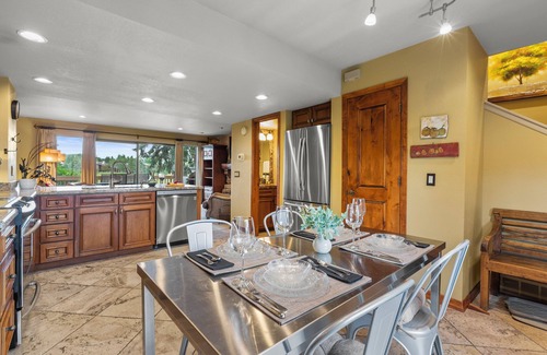 Park Meadows Condo | Spacious Condo-Sleeps 7-Wonderful Mountain and Golf Course Views!