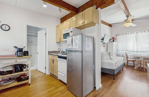 Ogunquit - Wells Apartment | Spacious condo w/shared pool and full kitchen Close to the beach