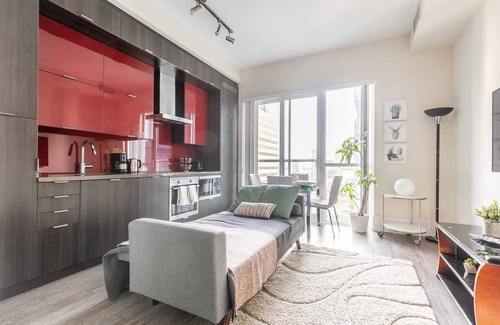 Toronto Entertainment District Condo | Spacious Condo w Stunning Views of Downtown