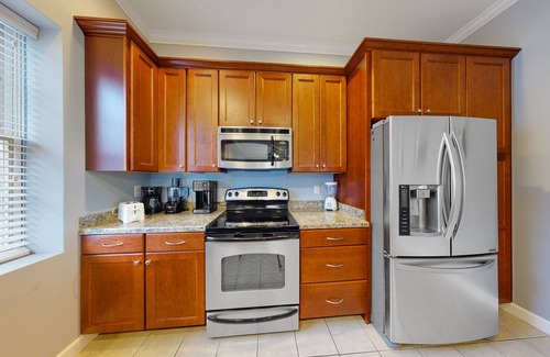 Rehoboth Beach Condo | Spacious condo w/pool, walk to ocean and dining