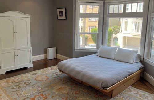 Cow Hollow Condo | Spacious Condo with Large Backyard