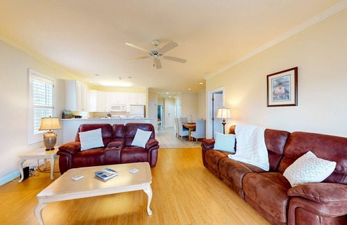 St. James Condo | Spacious condo with marina & Intercoastal views, screened-in balconies, W/D & AC