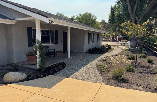 Solvang House | Spacious contemporary house in the heart of Los Olivos