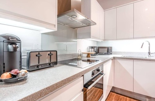 Soho Apartment | Spacious & Contemporary Apartment in Soho