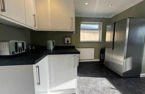 Swindon Apartment | Spacious Contractor Accommodation