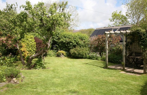 Solva Cottage | Spacious, cosy home on the Pembs coastal path, close to St. Davids and beaches