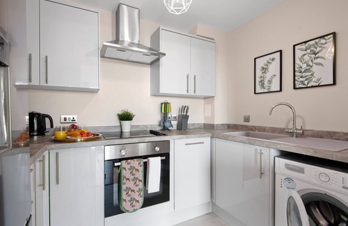 Whittington Apartment | ✪ Spacious Cosy ✪ Netflix ✪ Parking ✪ Colindale St