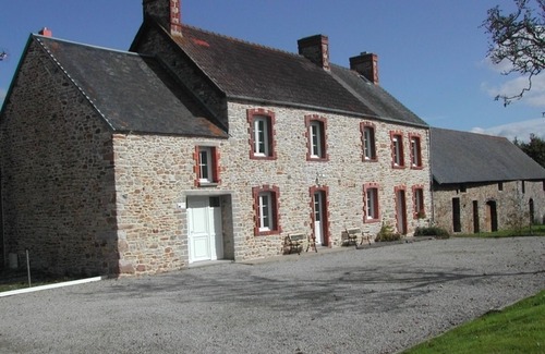 Le Valdecie Cottage | Spacious Cottage in Bricquebec-en-Cotentin: BBQ, Garden, WiFi, Fireplace, Pets OK
