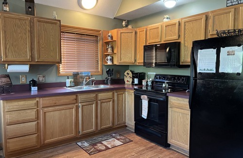 Clare County Cottage | Spacious cottage near the Leota trail head!