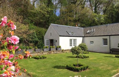 Crieff House | Spacious cottage - walk to Crieff