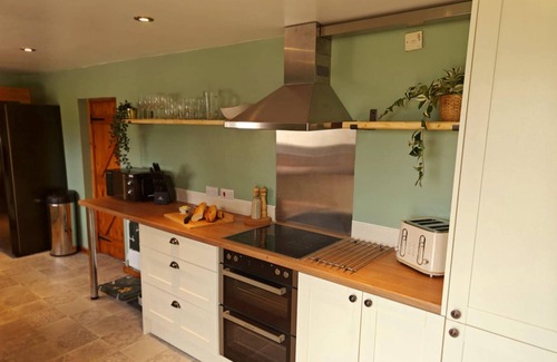 Holsworthy House | Spacious Countryside Escape in Devon with Hot Tub & Dog-friendly – Sleeps 10
