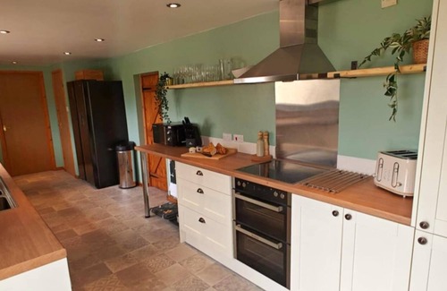 Holsworthy House | Spacious Countryside Escape in Devon with Hot Tub & Dog-friendly – Sleeps 10