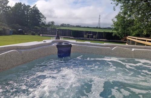 Holsworthy House | Spacious Countryside Escape in Devon with Hot Tub & Dog-friendly – Sleeps 10