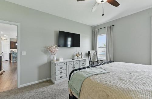 Papillion House | Spacious Country Farmhouse Retreat, Sleeps 16, Pool, Movie Room