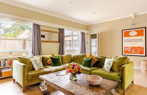 Bradford-on-Avon Apartment | Spacious Country Cottage Sleeps 7 Near Bath Fire Pit Dog Friendly