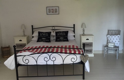 Meneac Other | Spacious country retreat in a rural setting with 7.5 acre private wood