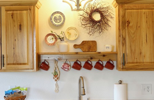 Excello House | Spacious Country Stay for Weekend Gatherings