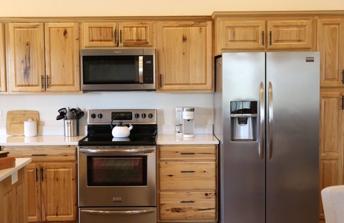 Excello House | Spacious Country Stay for Weekend Gatherings