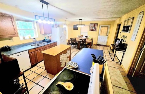 Callands-Gretna House | Spacious Countryside Cabin w/Hot Tub and Firepit