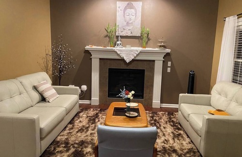 Grimes House | Spacious & Cozy Private Basement Suite with Home Theater