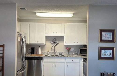 Fairforest House | Spacious & Cozy Townhome w yard. Min away from I85 & I26, restaurants & shopping