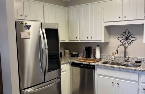Fairforest House | Spacious & Cozy Townhome w yard. Min away from I85 & I26, restaurants & shopping