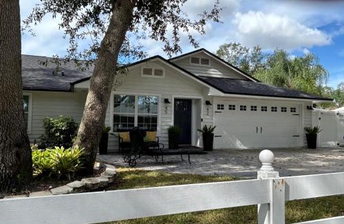 Conway House | Spacious craftsman house sleeps 8
