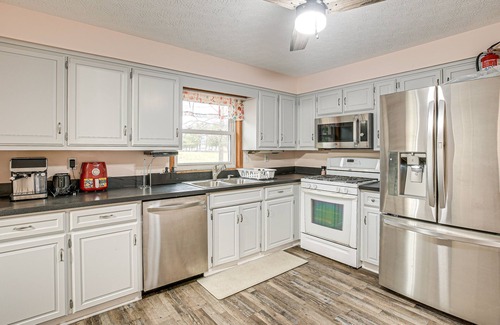 Delaware House | Spacious Delaware Home w/Game Room!