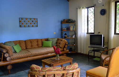 El Cerro Condo | Spacious Deluxe Apt with Refreshing Pool & Tropical Gardens