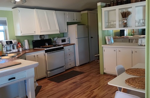 Marathon House | Spacious desert abode ready for you! Centrally located between BBNP and Davis Mt