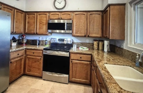 Central Scottsdale Condo | Spacious desert retreat Luxurious Raquet Club Gated Community- Tennis,pools&more