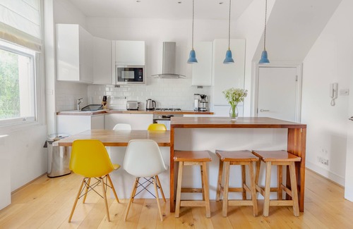 Kilburn Apartment | Spacious designer duplex. Fabulous location