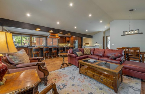 Truckee House | Spacious Designer Home with Large Kitchen, Two Decks, Near Lake, Ski Resort