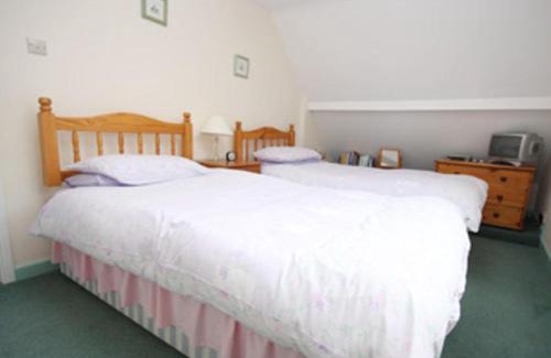 Fowey House | Spacious Detached House with Parking & Views