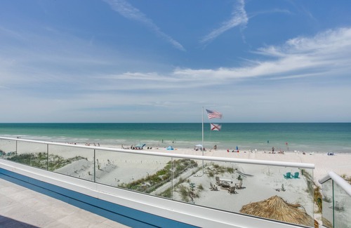 Indian Shores House | Spacious, Direct Beach Front 6-Bedroom House in Peaceful Indian Shores