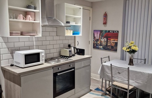 Anfield House | Spacious Double Bedroom 13-Minute Walk from Anfield