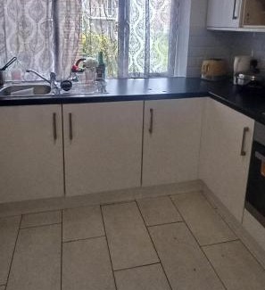 Waddon House | Spacious Double Room