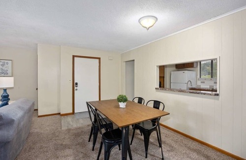 Rockford House | Spacious double unit near shops