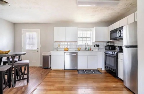 Lithia Springs House | Spacious Douglasville/Lithia Springs Retreat: 5BR, 3BA for Families or Business