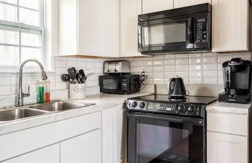 Lithia Springs House | Spacious Douglasville/Lithia Springs Retreat: 5BR, 3BA for Families or Business