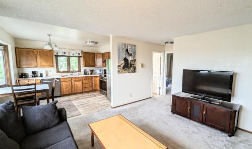 Downtown Anchorage Apartment | Spacious Downtown 2-bdrm Apartment