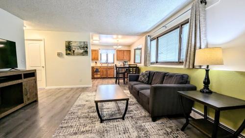 Downtown Anchorage Apartment | Spacious Downtown 2-bdrm Apartment